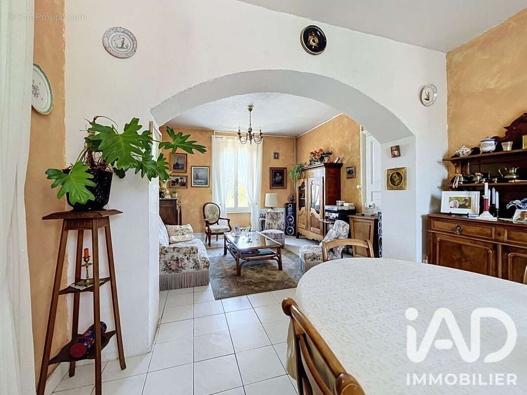 Maison 170 m² à Saint-Jodard  - photo 2