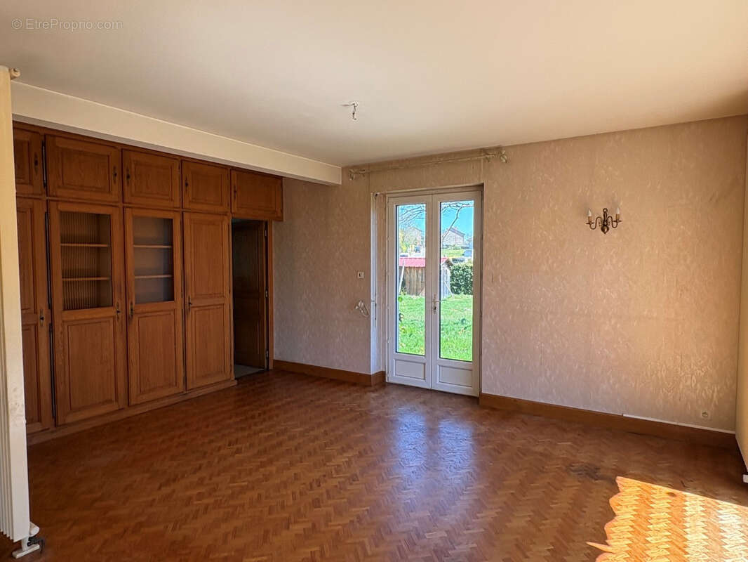 Maison à COUSSAC-BONNEVAL