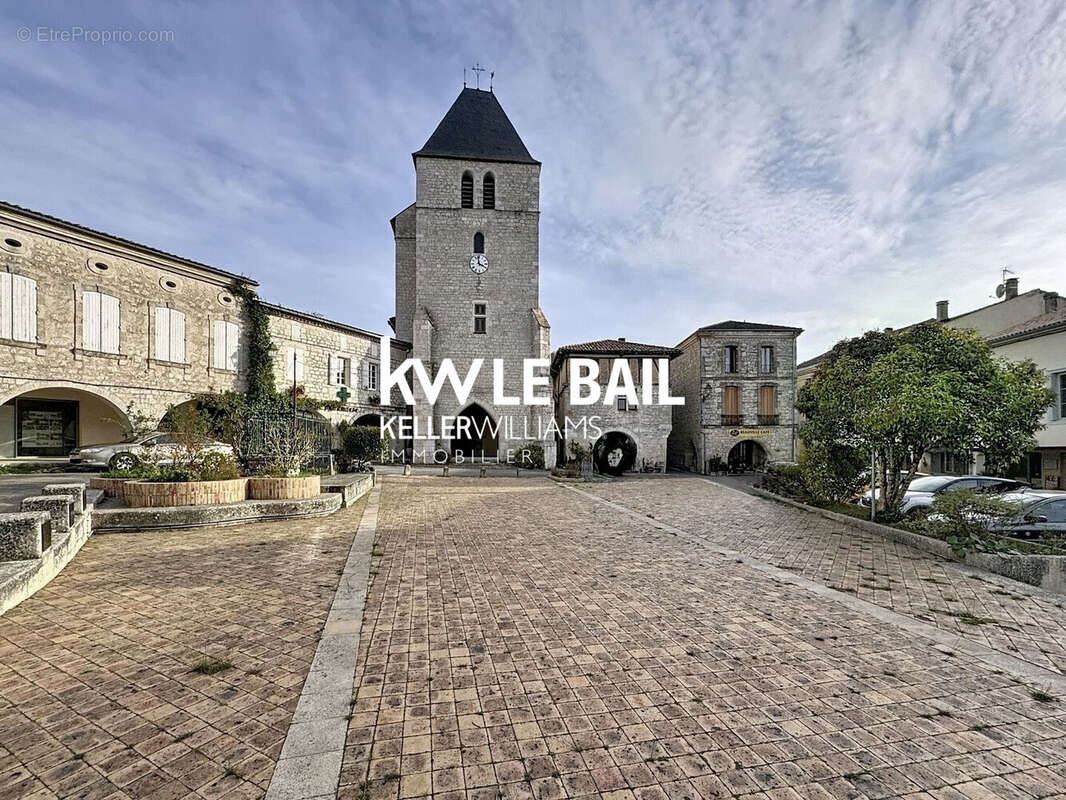 Maison à BEAUVILLE