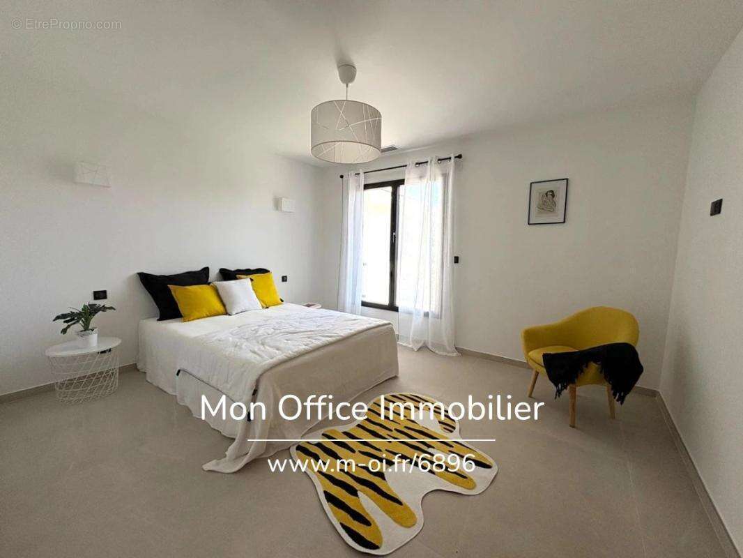 Maison à VENTABREN