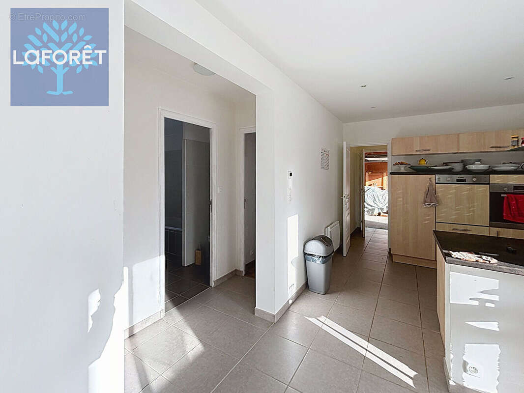 Maison à CHATEAUNEUF-DU-FAOU