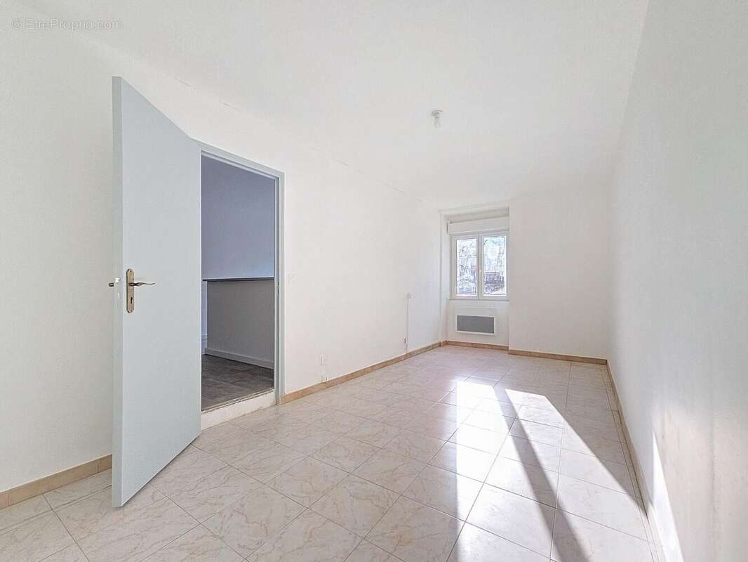 Photo 8 - Appartement à LA TOUR-SUR-ORB