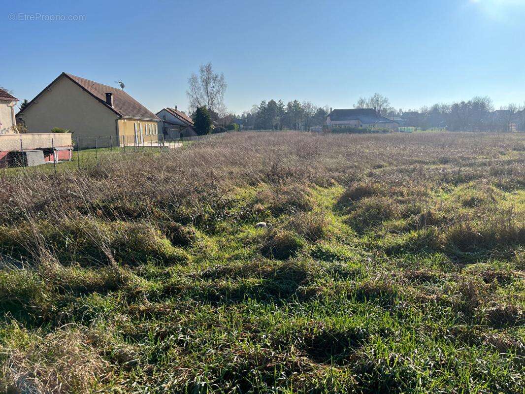 Terrain Viabilisé 1700 m2, Les Grandes Chapelles - photo 3