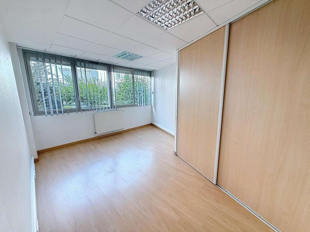 Photo 5 - Commerce à VOIRON