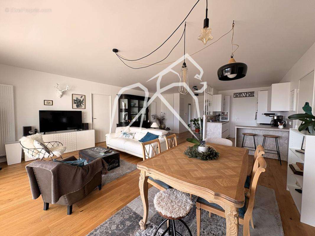 Appartement à MONT-SAINT-AIGNAN