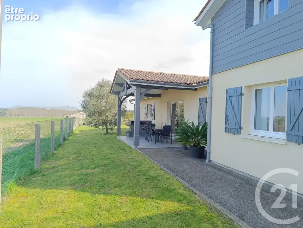 Maison à BAYAS