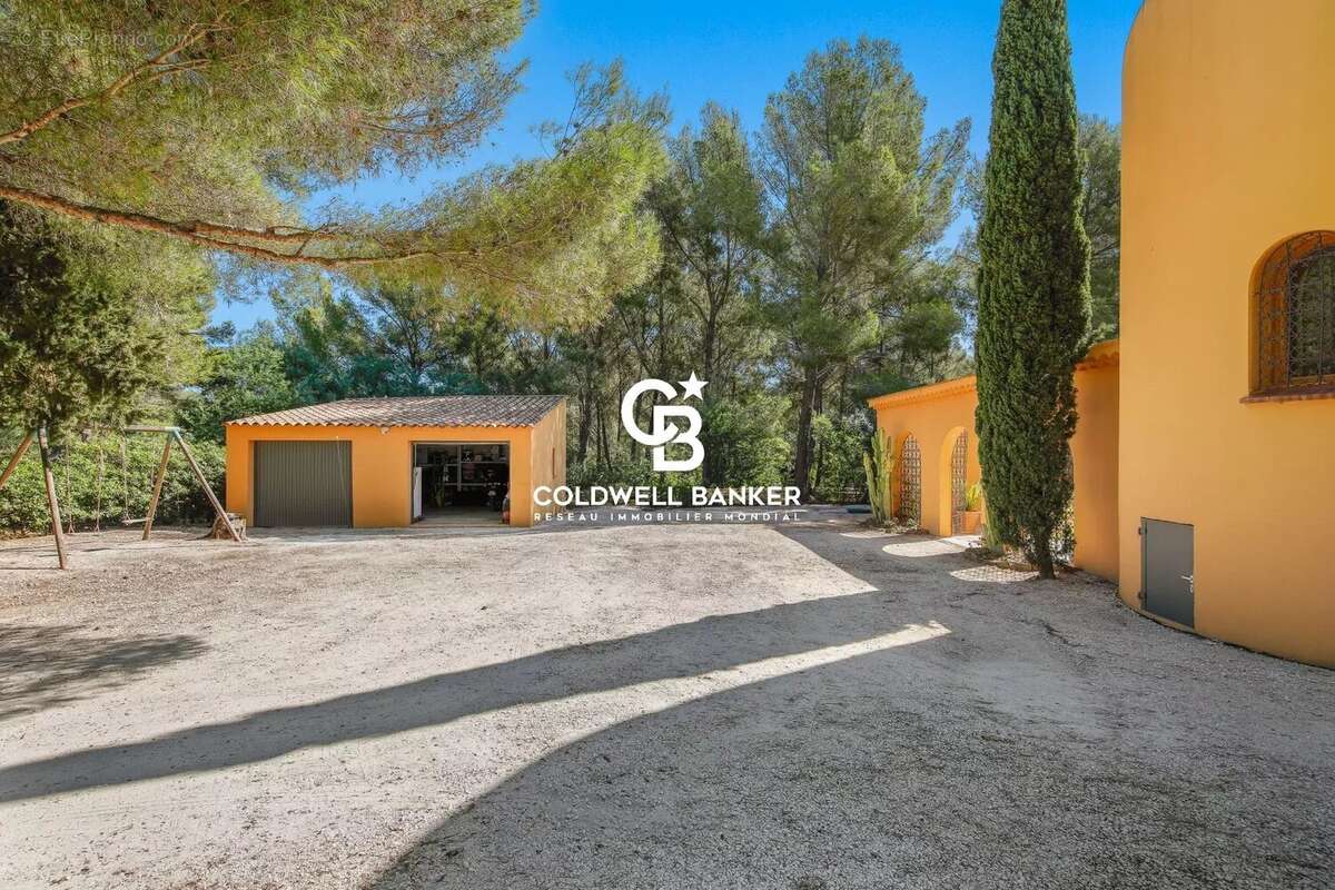 Maison à BORMES-LES-MIMOSAS