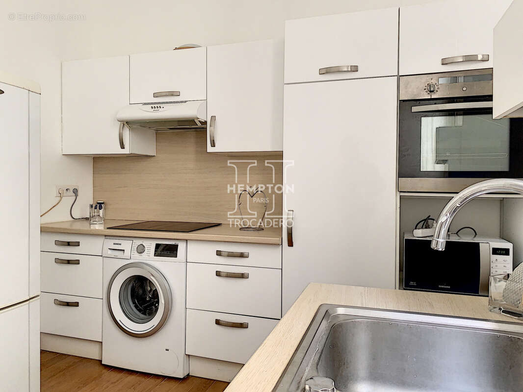 Appartement à PARIS-16E