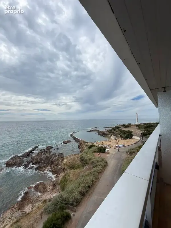 Appartement T3 face mer, 71m2 avec balcon, parking et cave - photo 5