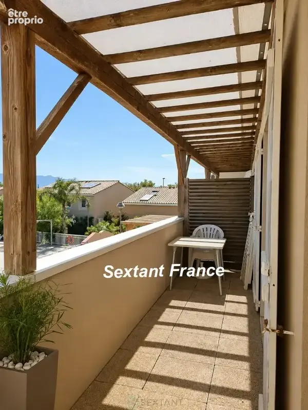 Exclusivite - t2 d'env. 31 m² meublé pour 4 couchages avec terrasse et parking. - photo 1