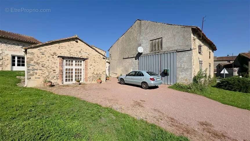 Maison à SAINT-MARTIAL-SUR-ISOP