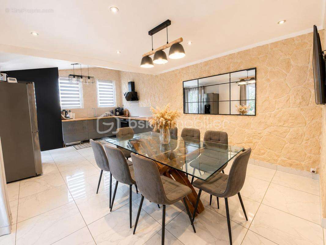 À saisir – maison individuelle – 3 chambres + bureau/chambre d’appoint – terrasse – pergola – grand jardin – stationnements - photo 6