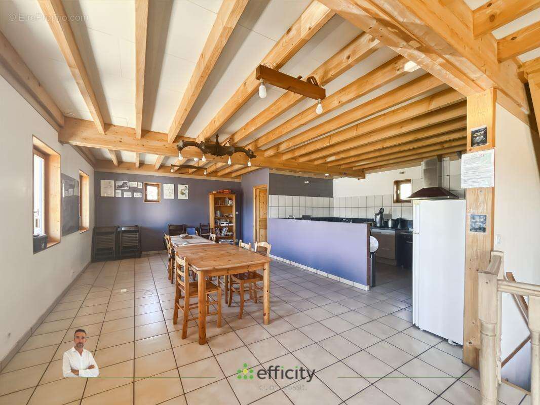 Maison 214 m² à Besse-Et-Saint-Anastaise  - photo 2