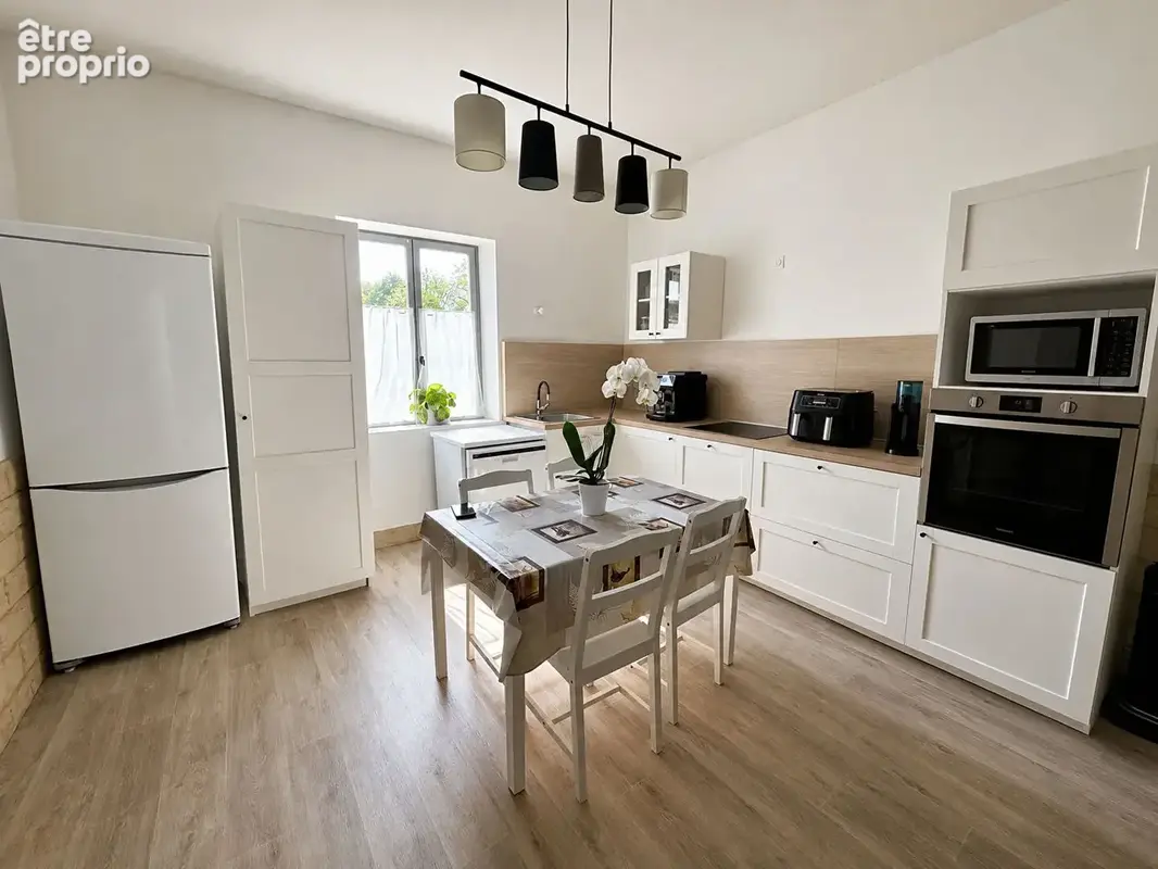 Maison principale avec deux appartements et jardin - photo 2