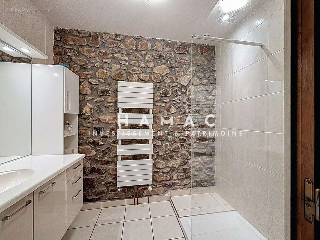 Maison à POULE-LES-ECHARMEAUX