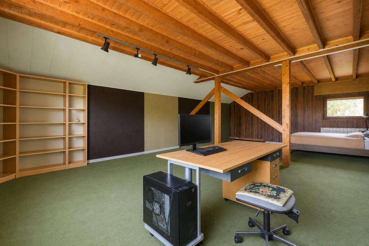 Maison atypique à fort potentiel de 9 pièces – 234 m² habitables - photo 9