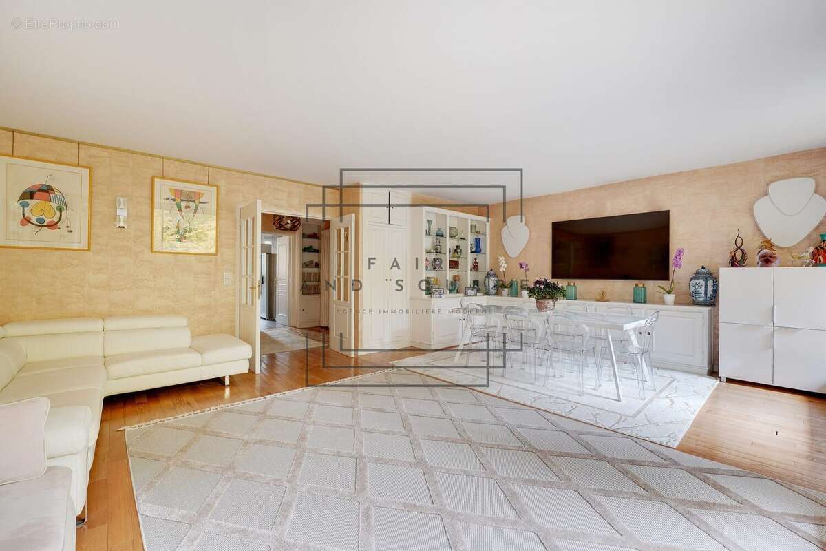 Appartement à NEUILLY-SUR-SEINE