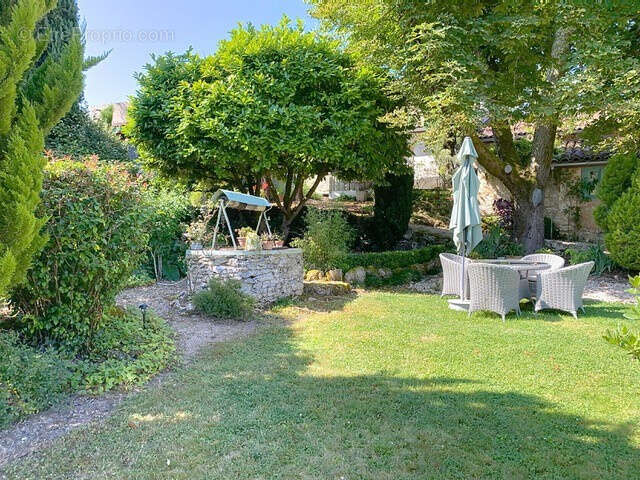 Propriété de caractère avec jardin paysager, piscine et dépendances - photo 8