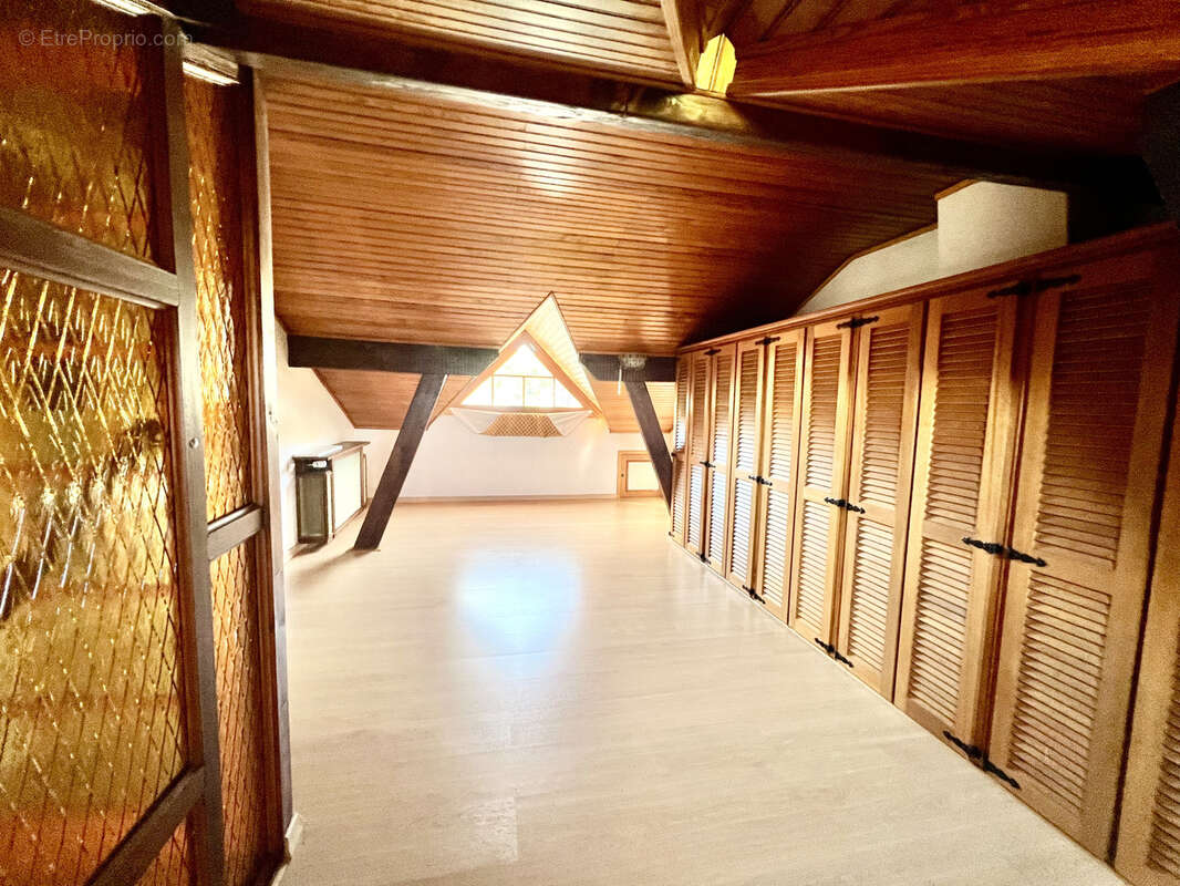 Maison à LA VILLE-DU-BOIS