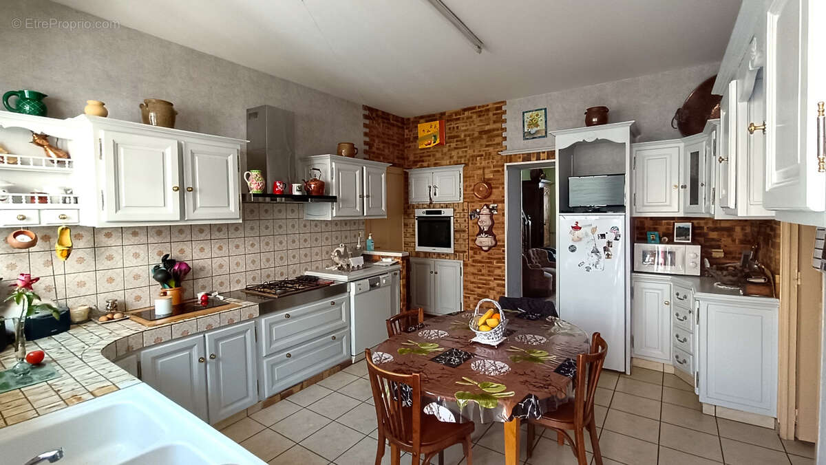 Maison à SAINT-GENIS-DE-SAINTONGE