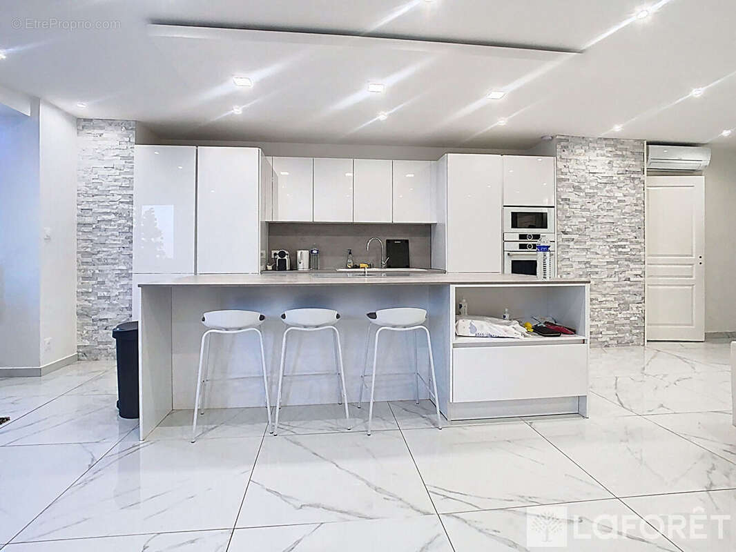 Appartement Vitrolles 4 pièce(s) 93m2 - photo 6