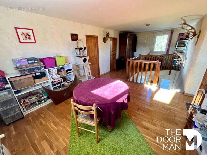 Maison à NEUILLY-L&#039;EVEQUE