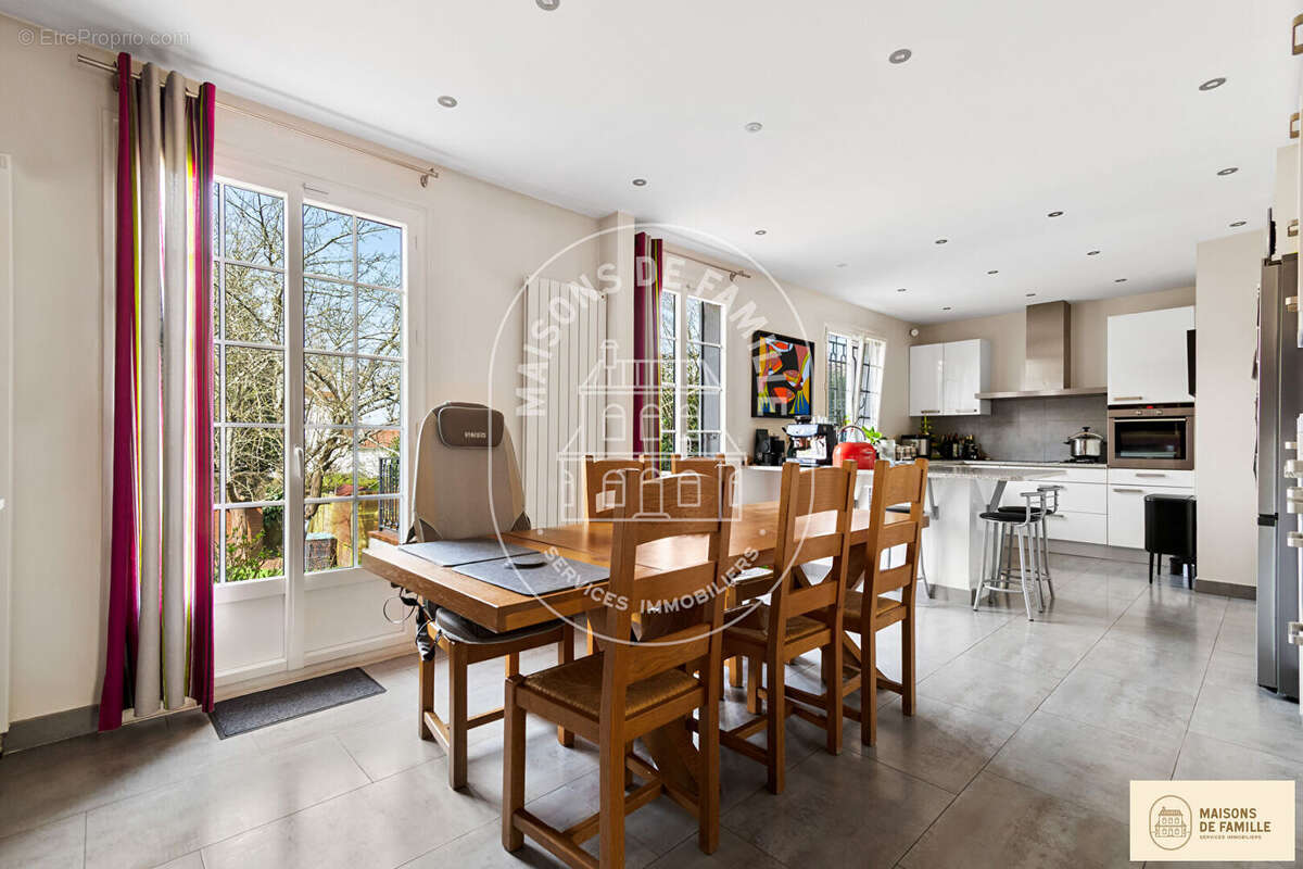 Maison à LA CELLE-SAINT-CLOUD