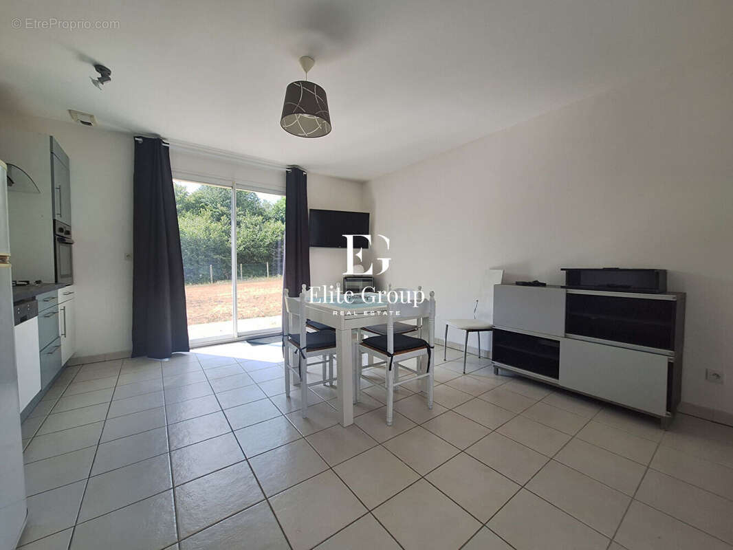 A vendre maison de 107 m² 5 pièces à Chazelles - photo 5