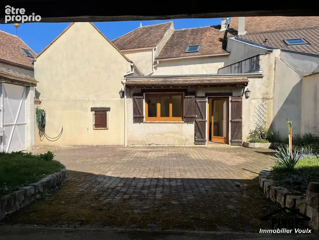 Maison ancienne avec grande cour, dépendances et garage - photo 1