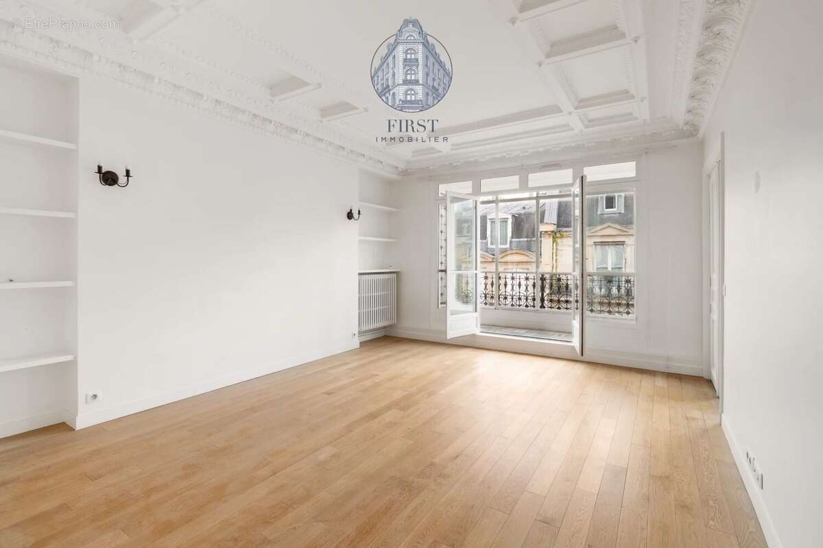 Appartement à PARIS-8E