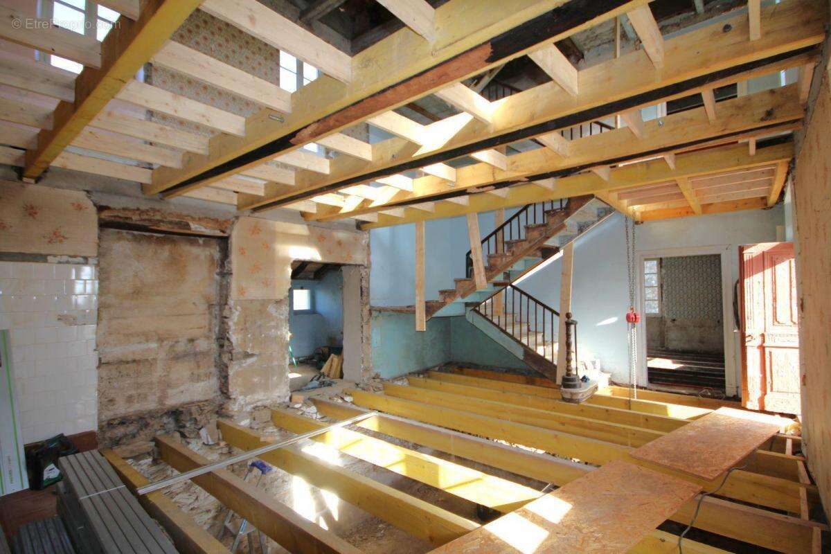 Maison à LA SALVETAT-PEYRALES