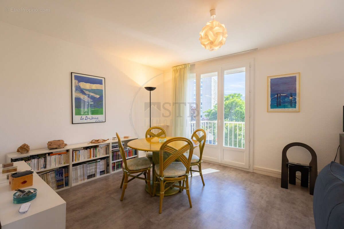 Appartement à PRIVAS