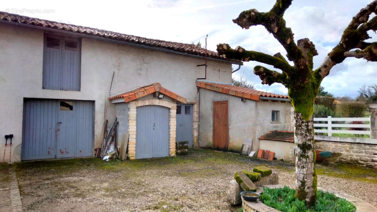 DEPENDANCES - Maison à BARRO