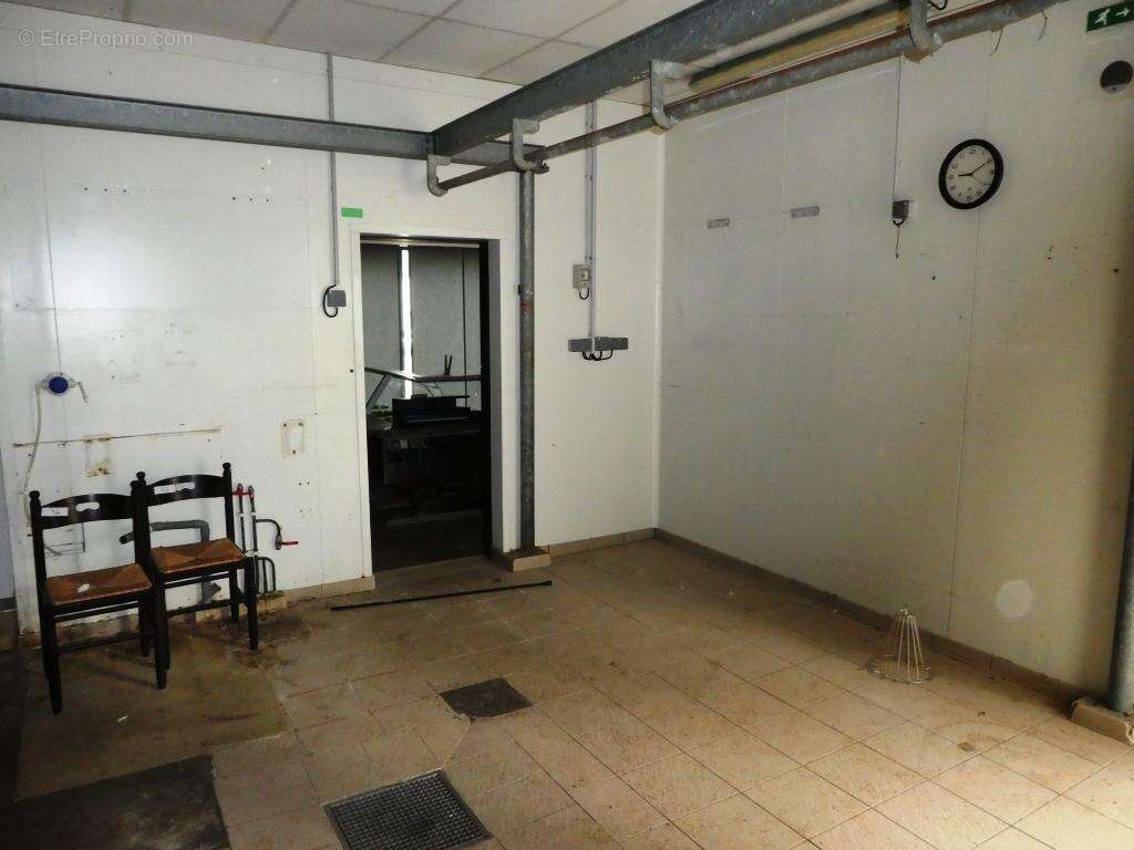 Commerce à SAINT-JEAN-BREVELAY