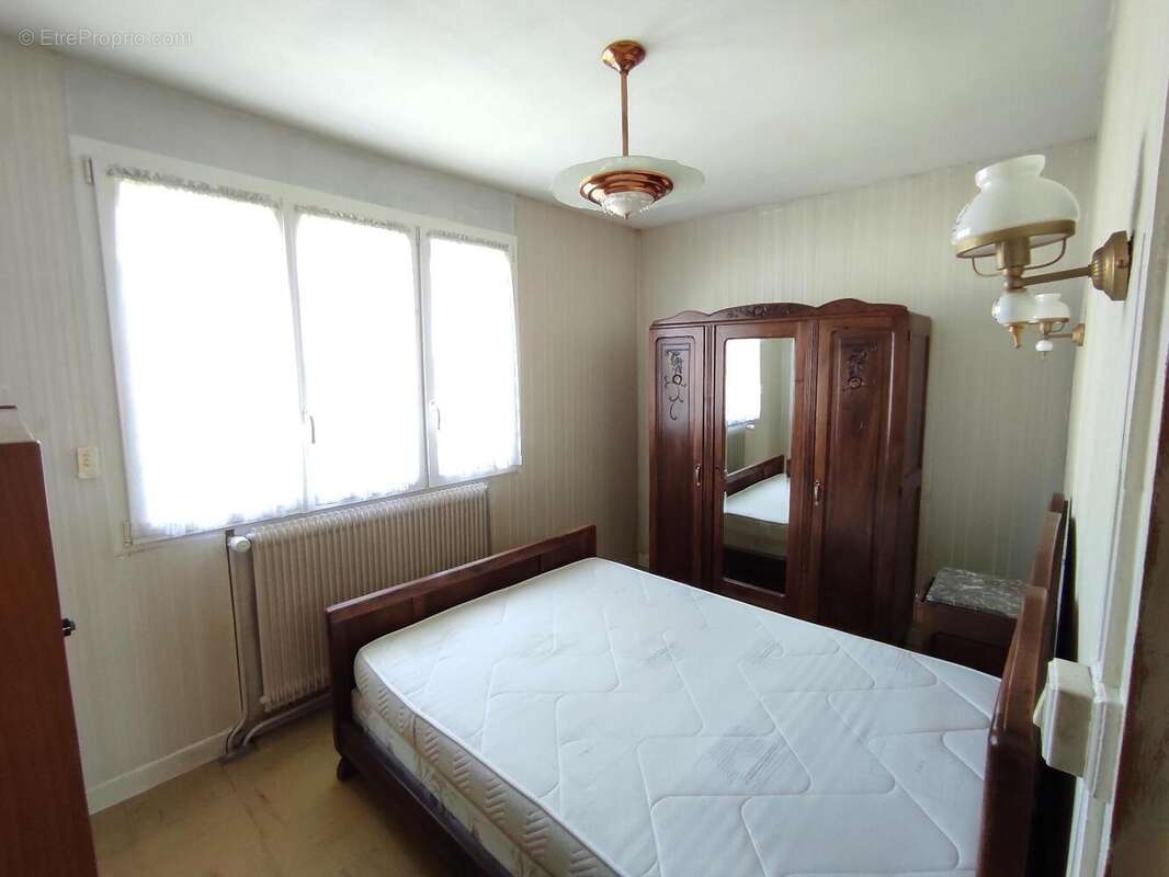   - Maison à MEYZIEU