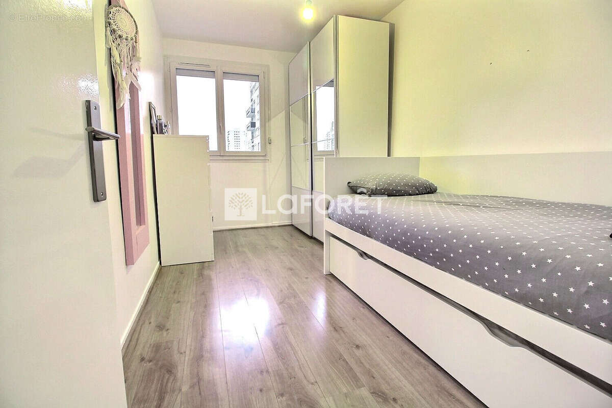 Appartement à VILLENEUVE-LA-GARENNE