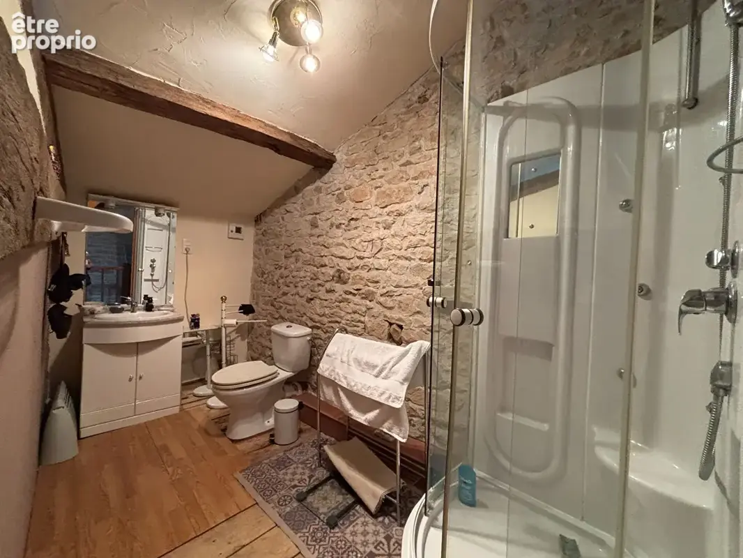 Maison de Caractère de Trois Chambres avec un gîte, Jardin et Grange - photo 11