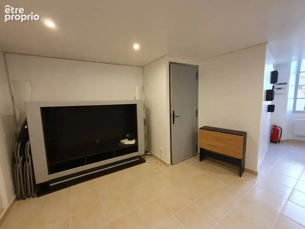 A vendre 1 studio (20,15 m2) et 1  deux pièces (33,05 m2) à 83190 Ollioules, meublés et tout équipé - photo 4