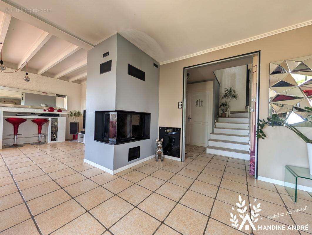 Maison à JASSANS-RIOTTIER