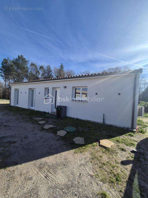 Maison à SAINT-YZAN-DE-SOUDIAC