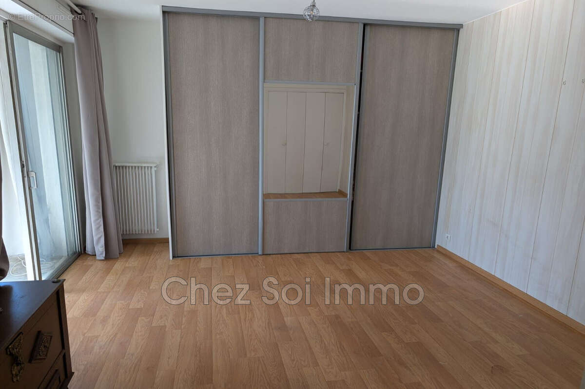 Appartement 54 m² à Saint-Laurent-Du-Var  - photo 4