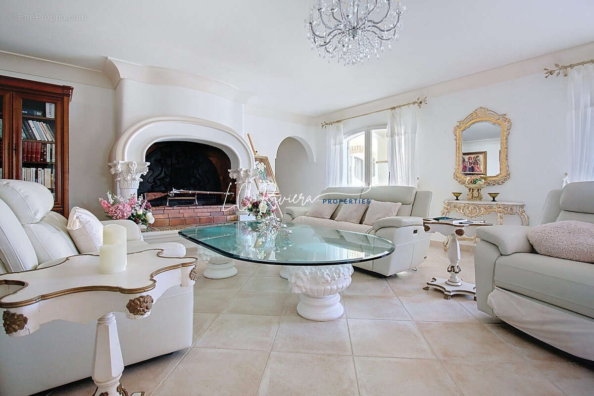 Maison à ROQUEBRUNE-SUR-ARGENS