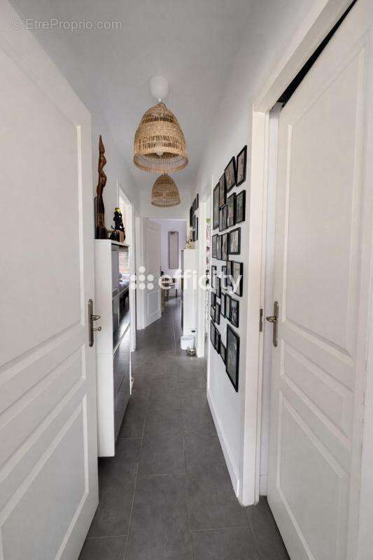 Maison à SAINT-MAGNE-DE-CASTILLON