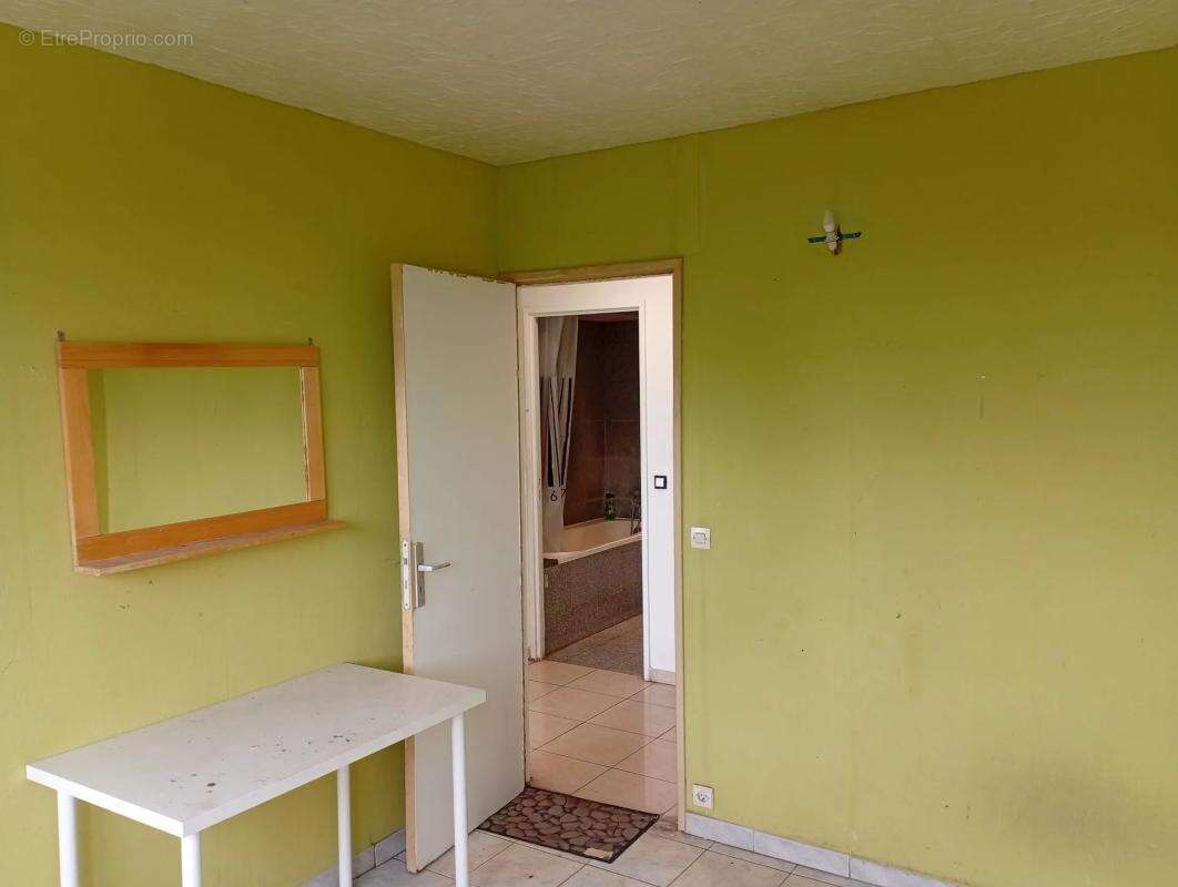 Bel appart T5 avec balcon – Cave – Parking – 110 000 € – Grigny - photo 18