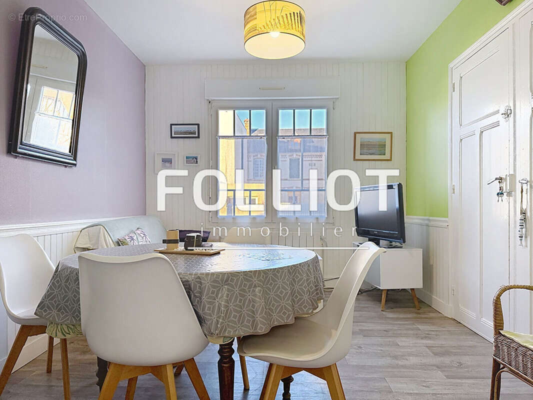 Maison à AGON-COUTAINVILLE