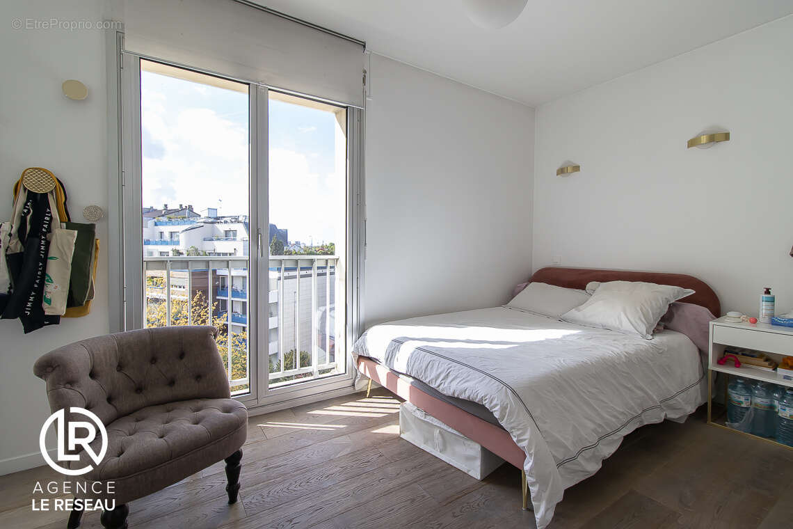 Appartement à CHARENTON-LE-PONT
