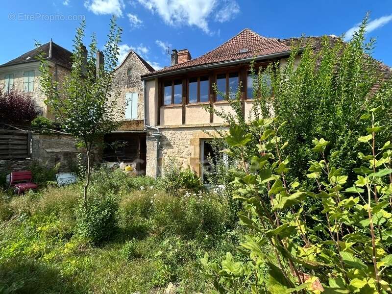 Maison de bourg à vendre 4 pièces env 211m² EXCIDEUIL (24)patio et jardin - photo 13
