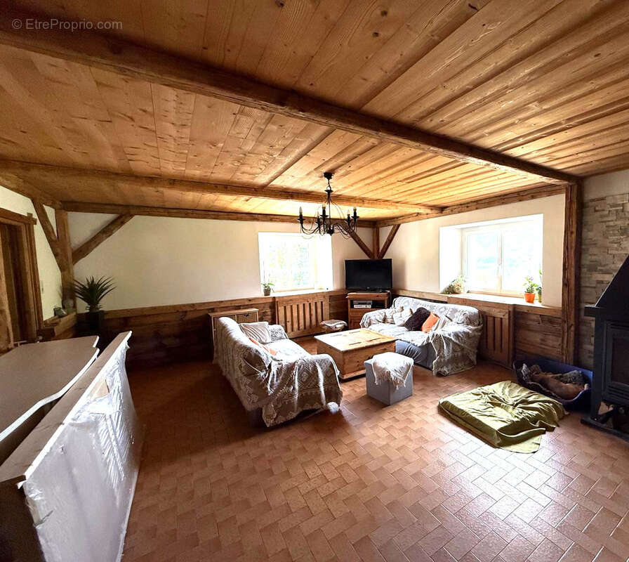Maison à LA RIVIERE-ENVERSE