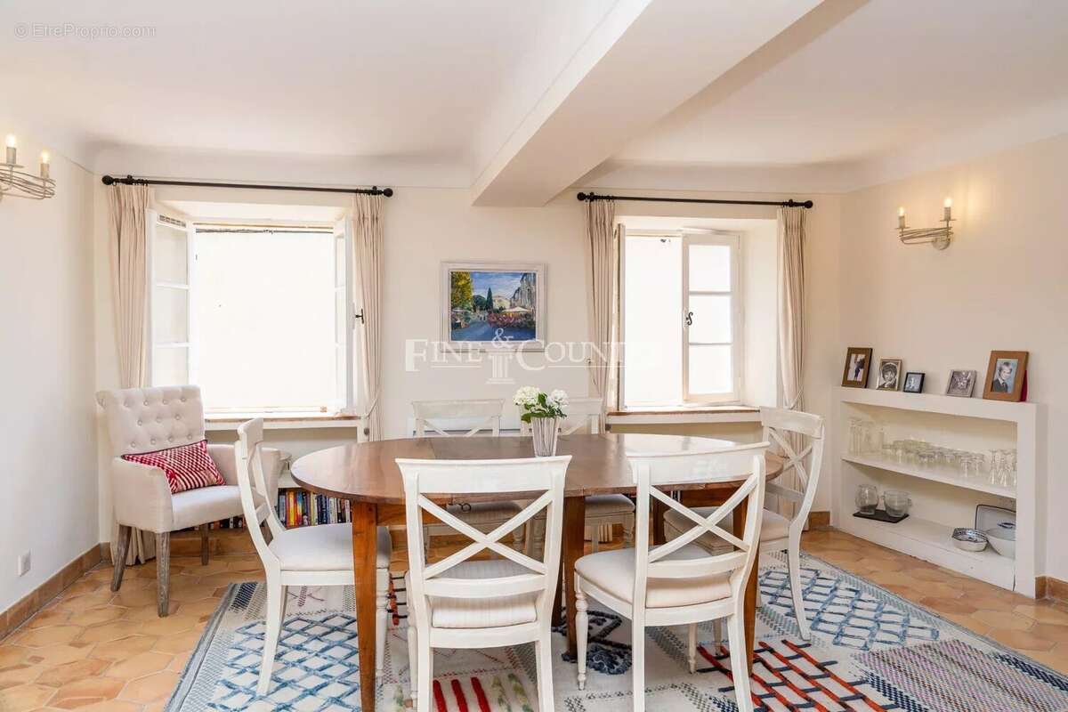À vendre – Coeur de MOUGINS VILLAGE - Ensemble unique de deux maisons avec vue mer - photo 18