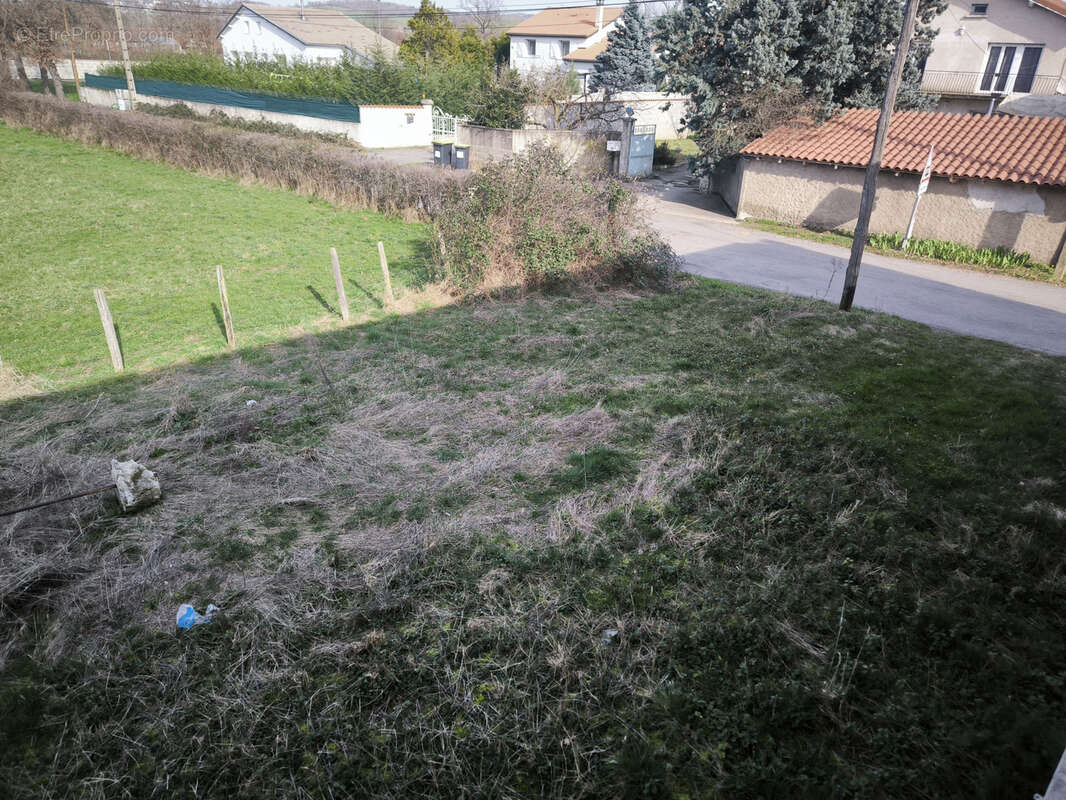 Appartement à VEAUCHE